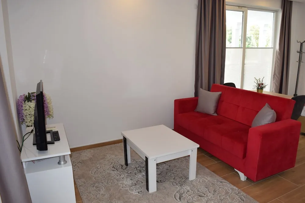 Stüdyo, Bahçe Manzaralı