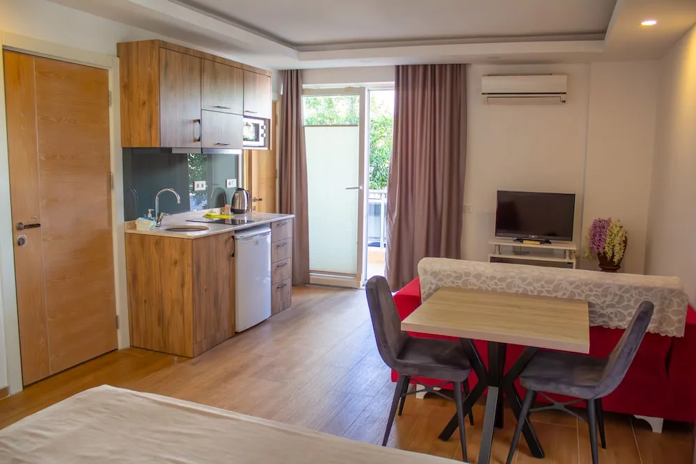 Stüdyo, Bahçe Manzaralı