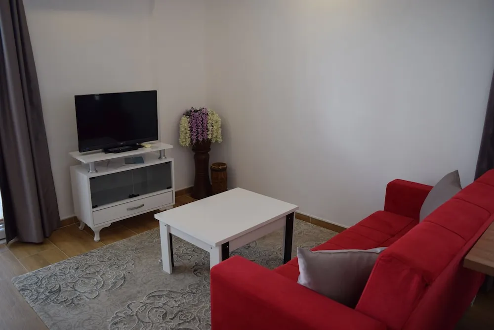 Stüdyo, Bahçe Manzaralı