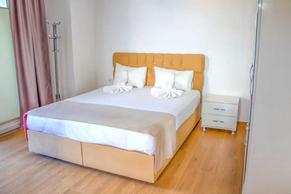 Stüdyo, Bahçe Manzaralı