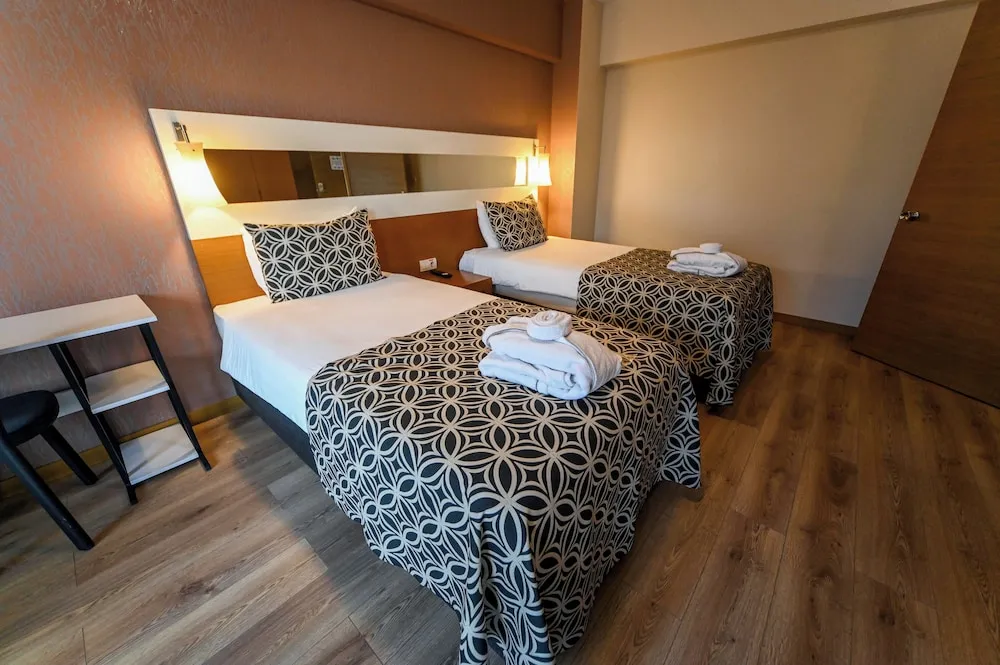 Deluxe Dört Kişilik Oda