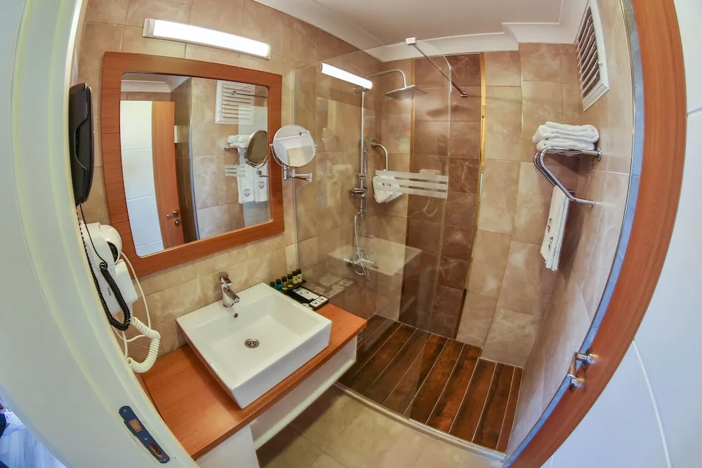 Standard Tek Büyük veya İki Ayrı Yataklı Oda, Deniz Manzaralı