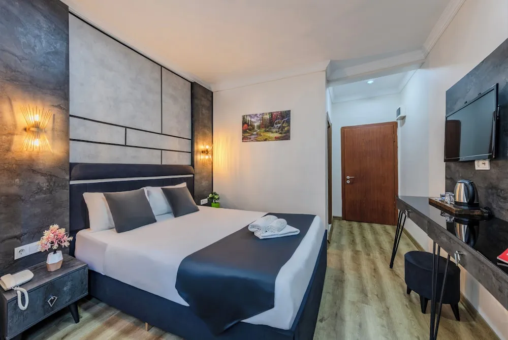 Deluxe Tek Büyük Yataklı Oda