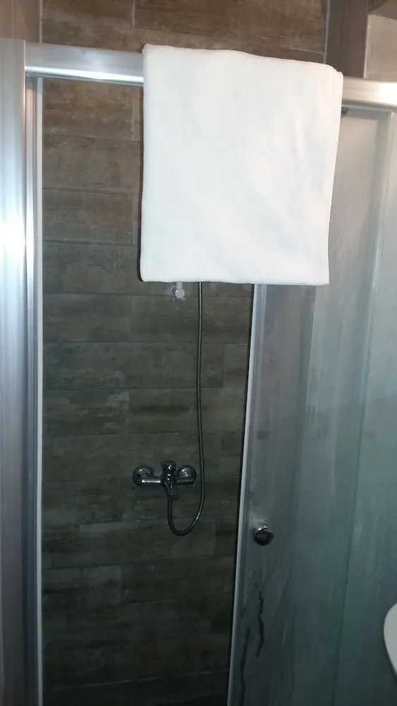 Standard Ortak Ranzalı Oda, Sadece kadınlar için, Bahçe Manzaralı
