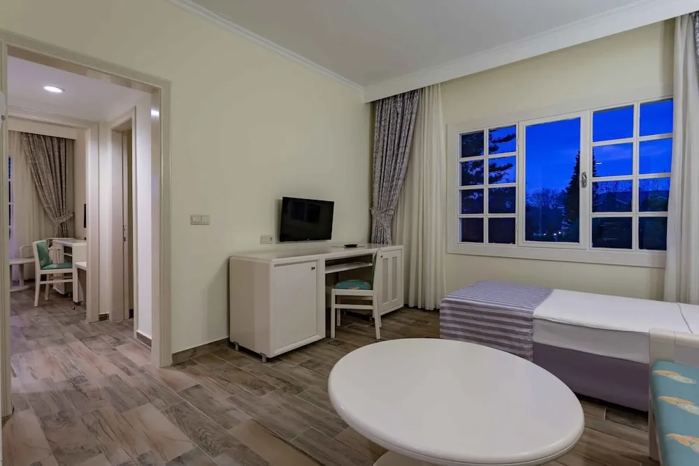 Superior Junior Club Suite