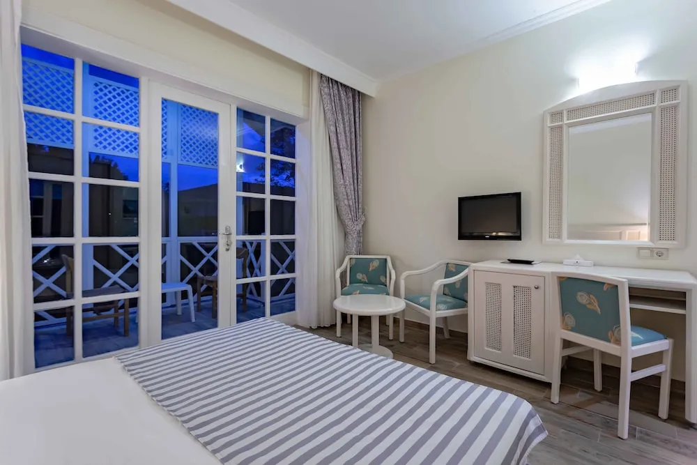 Superior Junior Club Suite