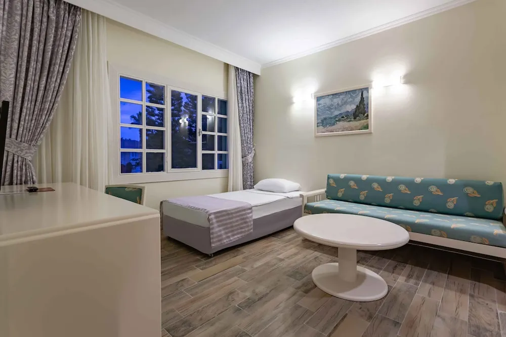 Superior Junior Club Suite