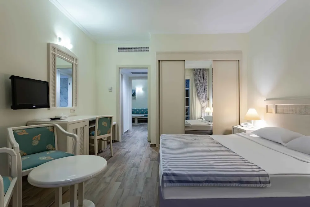 Superior Junior Club Suite