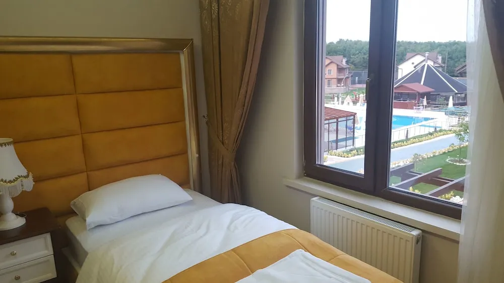 Apart Daire, Havuz Manzaralı