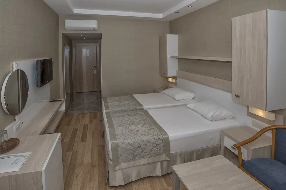 Standard Tek Büyük veya İki Ayrı Yataklı Oda, Deniz Manzaralı