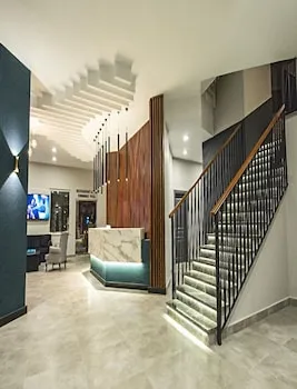 Kleopatra Tower Suite Hotel