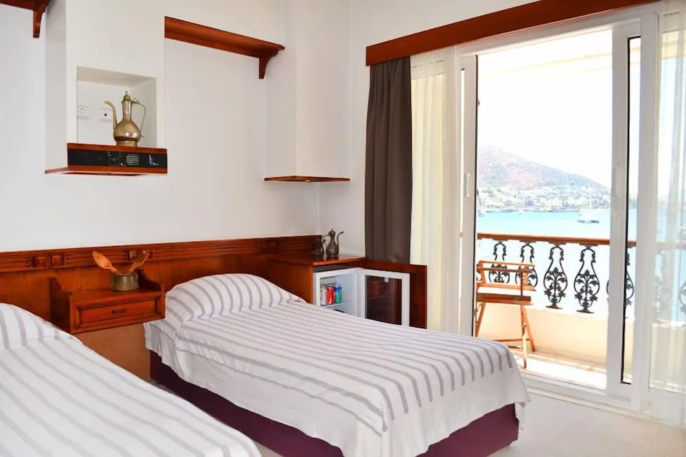 Standard Tek Büyük veya İki Ayrı Yataklı Oda, Deniz Manzaralı