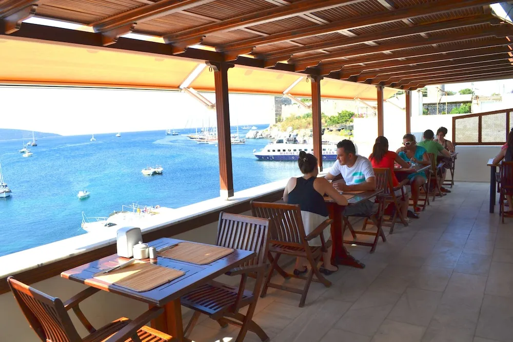 Standard Tek Büyük veya İki Ayrı Yataklı Oda, Deniz Manzaralı