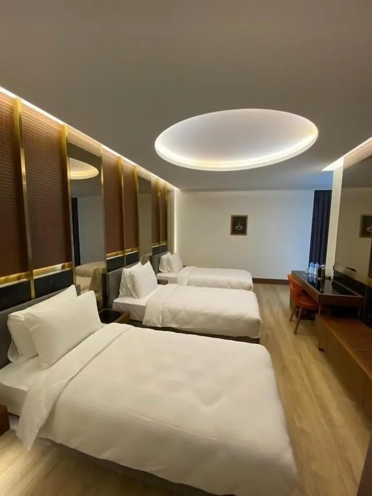 Premier Üç Kişilik Oda