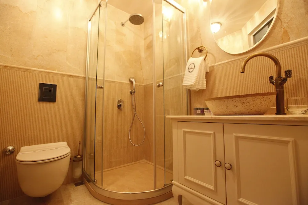Deluxe Tek Büyük veya İki Ayrı Yataklı Oda, Veranda, Bahçe Manzaralı