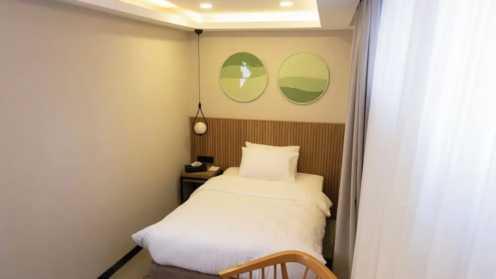 STANDARD SINGLE ROOM GROUND FLOOR