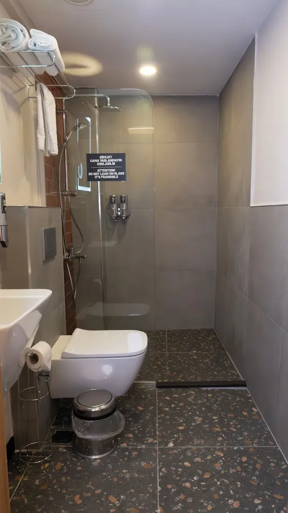 STANDARD SINGLE ROOM GROUND FLOOR