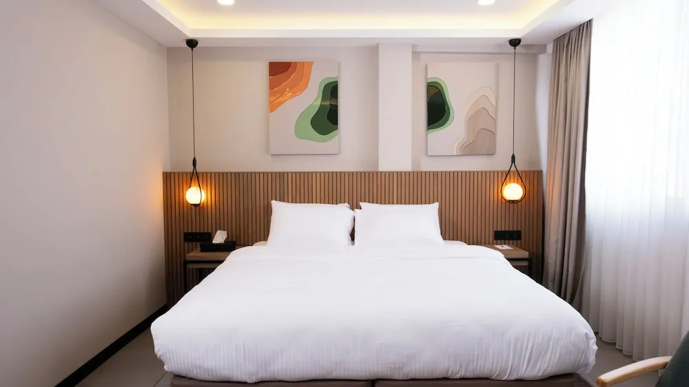 DOUBLE ROOM CITY VIEW