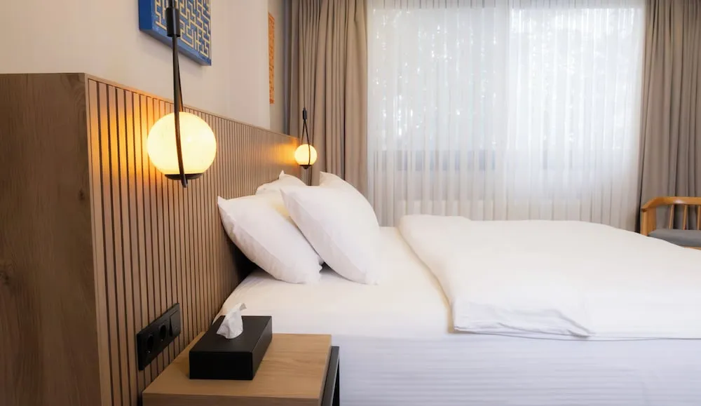 DELUXE DOUBLE ROOM GARDEN VIEW