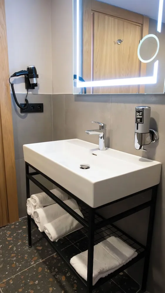 STANDARD TWIN ROOM