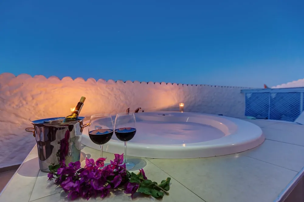 Honeymoon Çatı Katı Süiti (Penthouse), Küvet