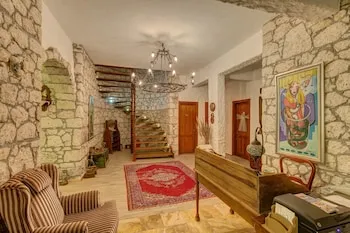 Lale Lodge Hotel