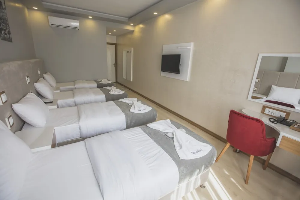 Deluxe Dört Kişilik Oda