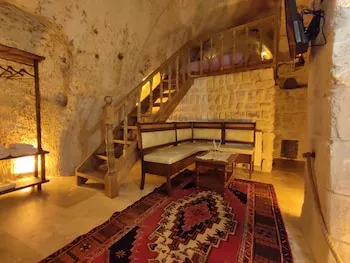 Euphoria Cave House