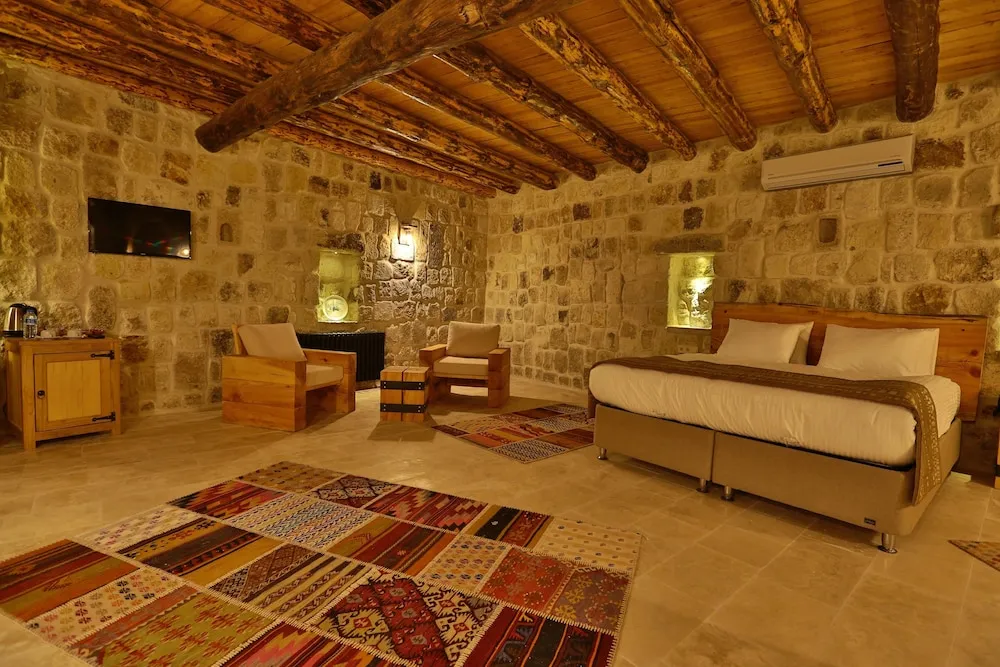 Exclusive Cave Suite
