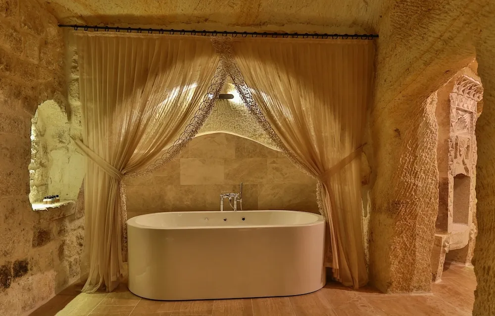Exclusive Cave Suite