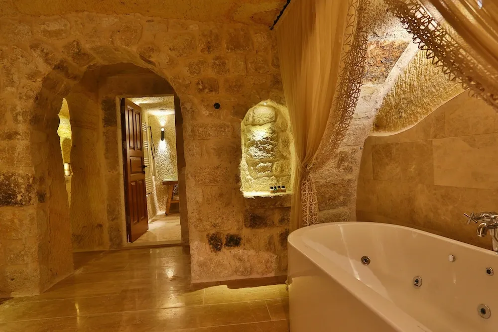 Exclusive Cave Suite