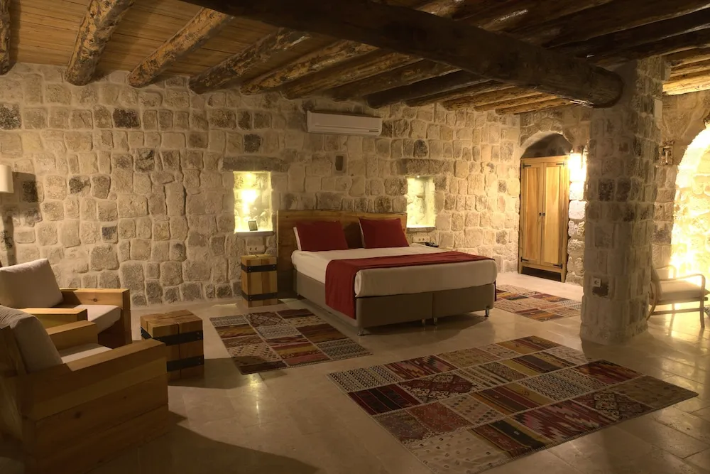 Exclusive Cave Suite