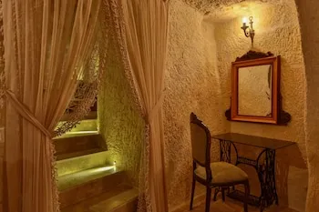 Acropolis Cave Suites