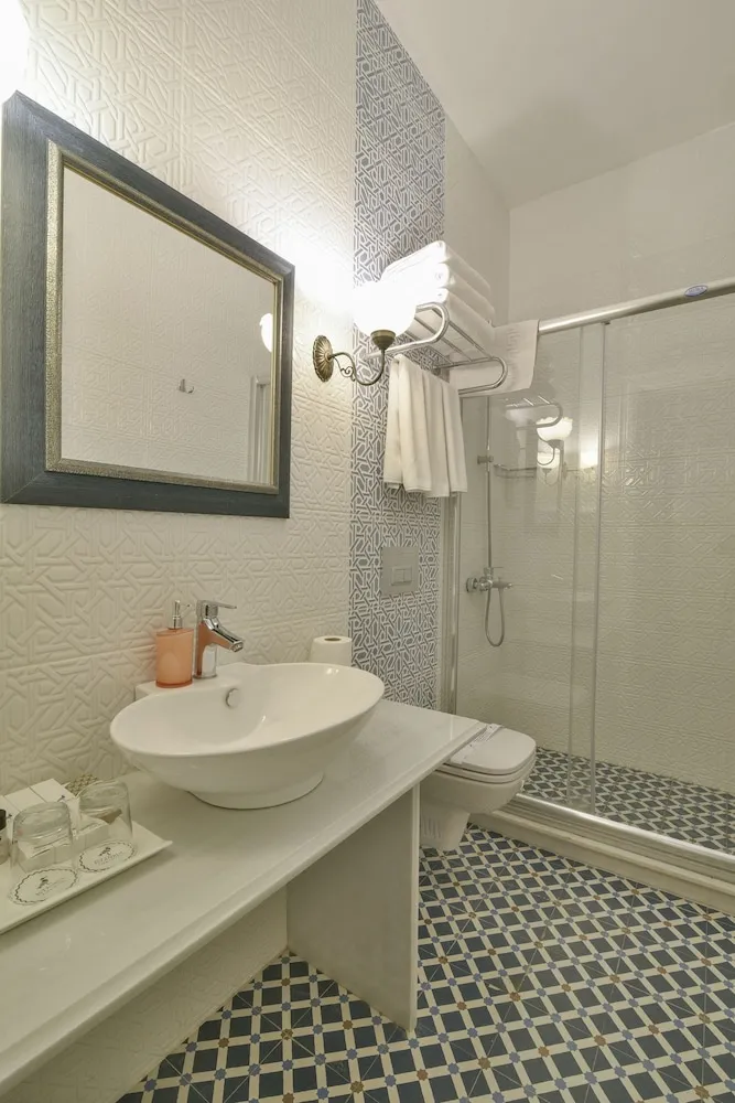 Mahzen Suite (Basement Room)