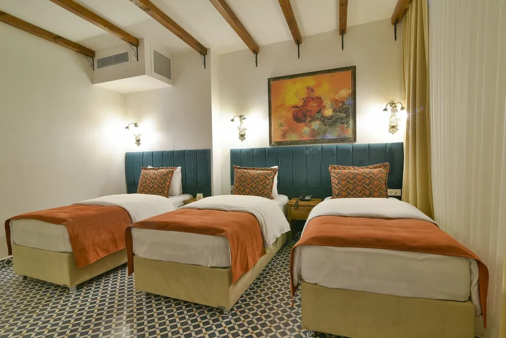 Mahzen Suite (Basement Room)