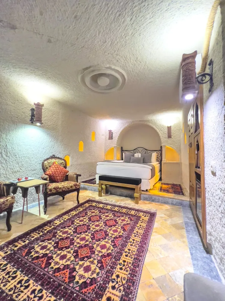 Tek Büyük Yataklı Oda (Cave)
