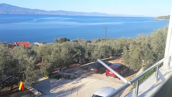 Assos Nazan Motel Restoran Beach