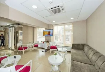 La Garden Hotel