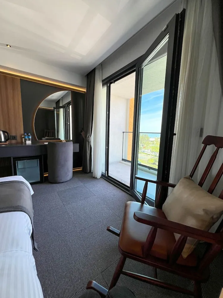 Deluxe Tek Büyük Yataklı Oda, 1 En Büyük (King) Boy Yatak, Deniz Manzaralı