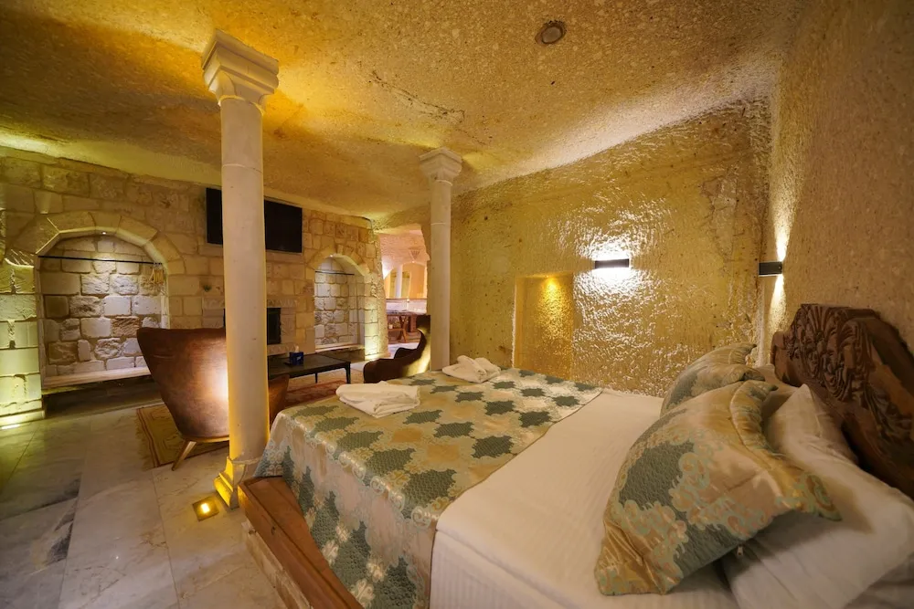 Sultan Cave Suite