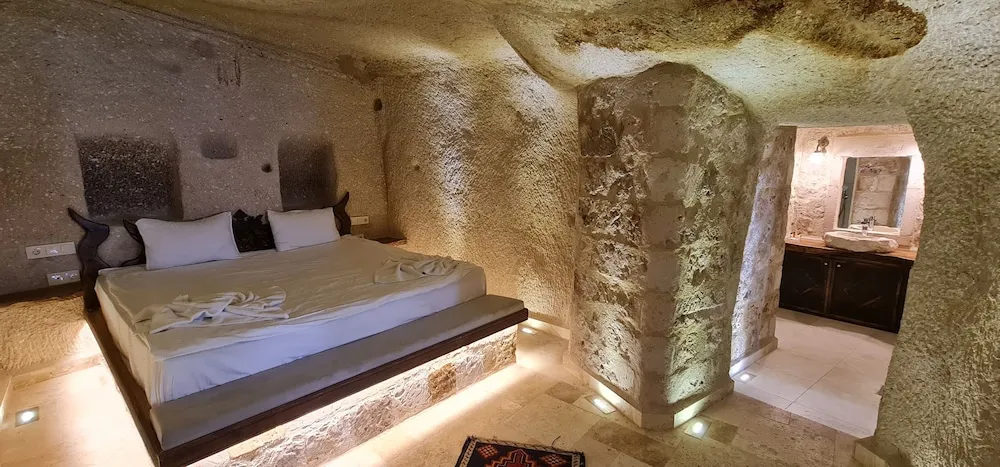 Harem Cave Suite