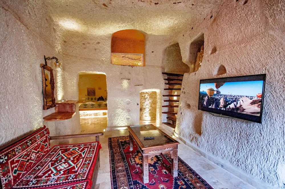 Harem Cave Suite