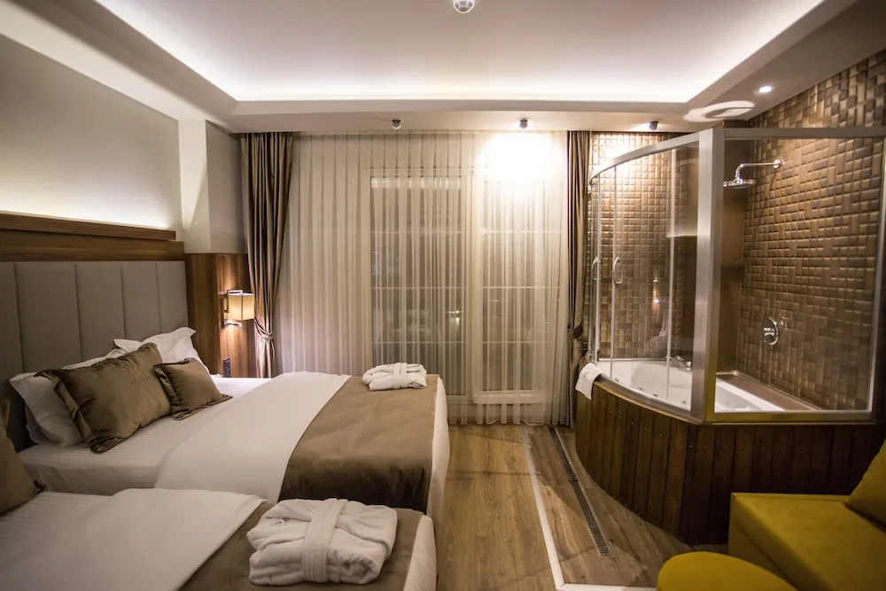 Deluxe Suite with Jacuzzi