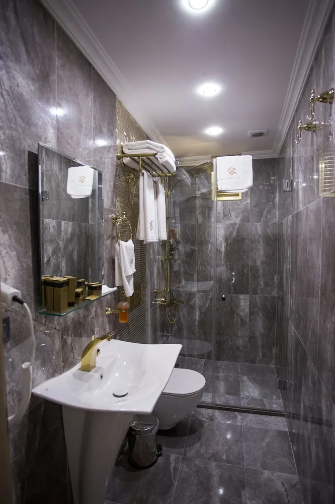 Deluxe Suite with Jacuzzi
