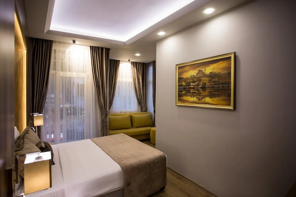Deluxe Suite with Jacuzzi