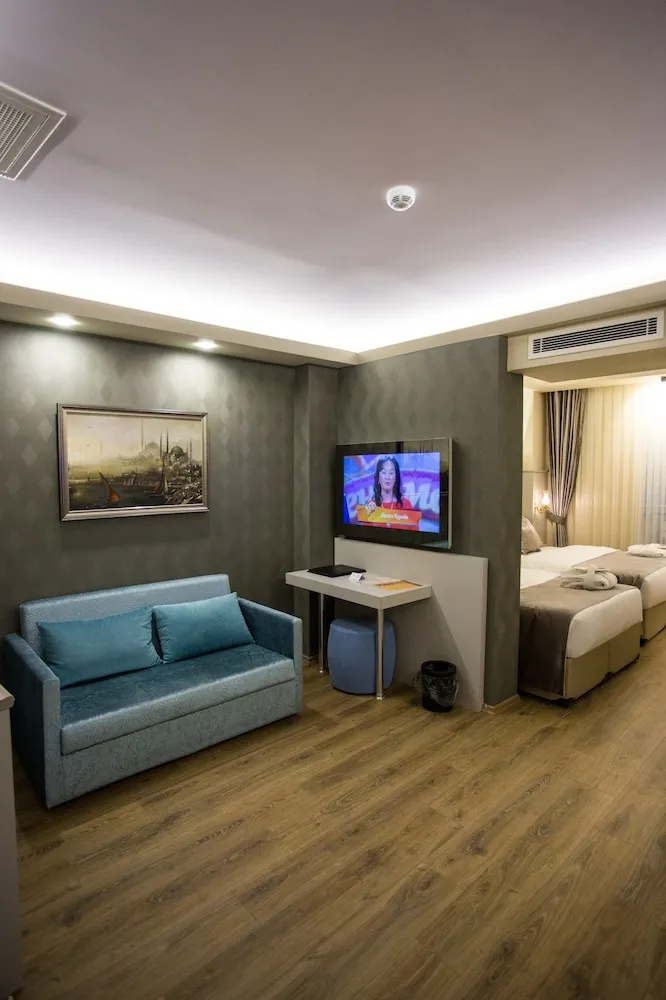 Deluxe Suite with Jacuzzi