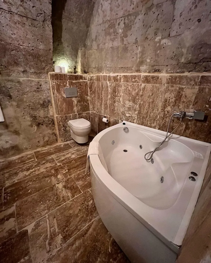 Deluxe Tek Büyük Yataklı Oda (Deluxe Cave Room)