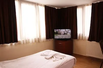 Hotel Real Life