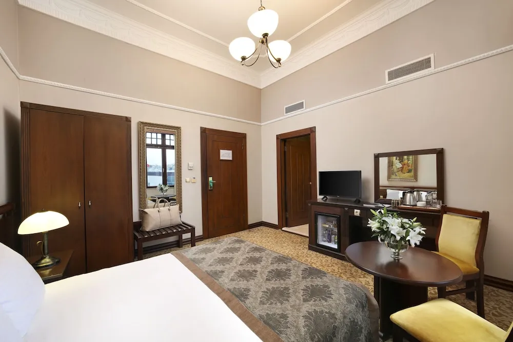 Deluxe Room, King / Twin, Bosphorus View