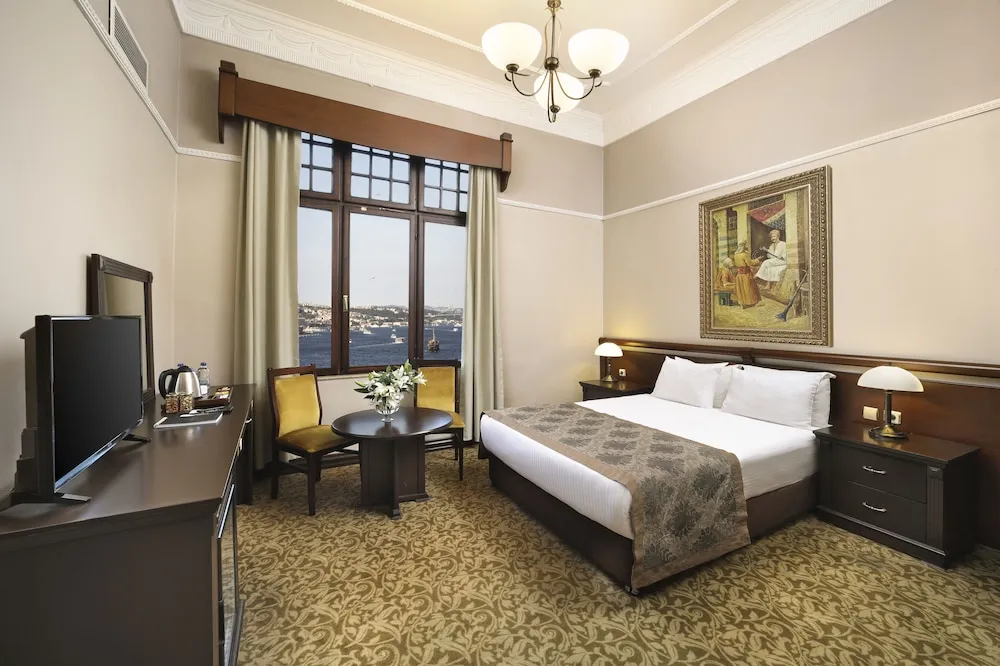 Deluxe Room, King / Twin, Bosphorus View